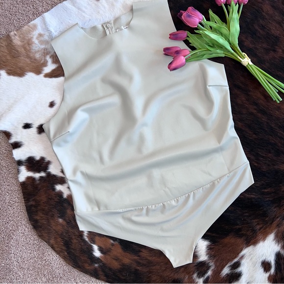 NWT-SKIMS Raw Cut Bodysuit Faux Leather- 4X Oyster - Picture 1 of 13